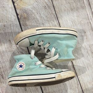 Converse girls size 9